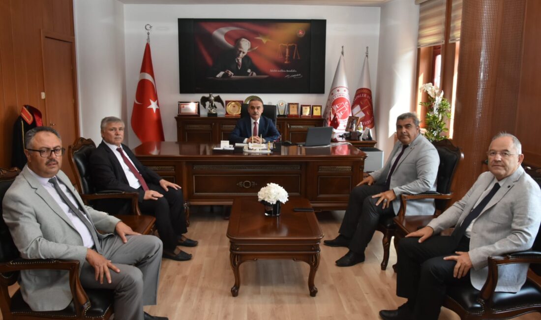İl Milli Eğitim Müdürü Sünnetci’den Başsavcı Patlak’a ziyaret Afyonkarahisar İl Milli Eğitim Müdürü Miraç Sünnetci, Hâkimler ve Savcılar