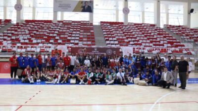 Eskişehir’de düzenlenen ’7. Türkiye Voleybol Şampiyonası’nın şampiyonu Muş ve İstanbul