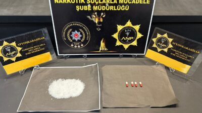 Afyonkarahisar İl Emniyet Müdürlüğü görevlileri, Bolvadin ilçesinde durdurulan bir otomobil