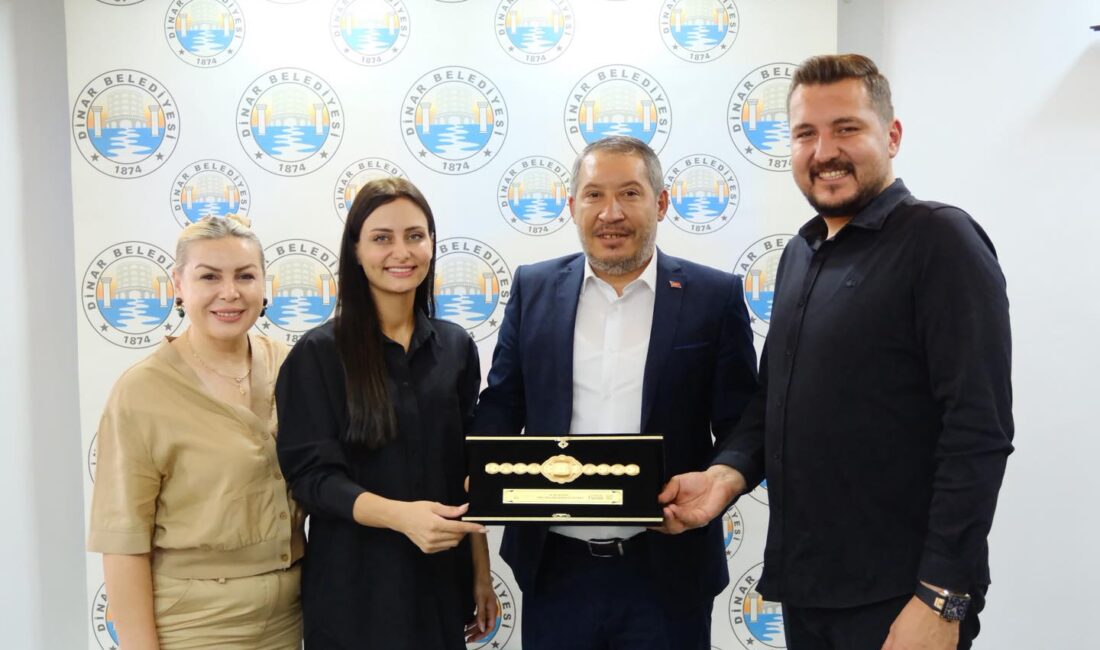 Antalya’nın Korkuteli Belediye Başkanı Saniye Caran ile Korkuteli Esnaf ve