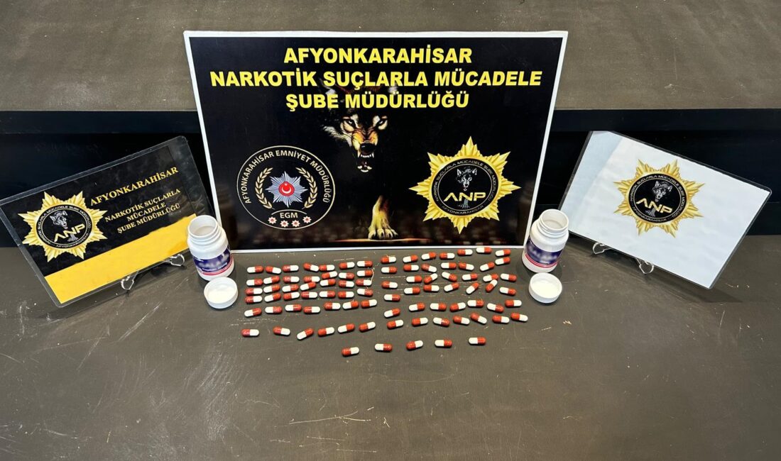 Afyonkarahisar İl Emniyet Müdürlüğü görevlileri, uyuşturucu ile mücadeleye yönelik çalışmalarını