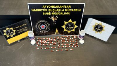 Afyonkarahisar İl Emniyet Müdürlüğü görevlileri, uyuşturucu ile mücadeleye yönelik çalışmalarını