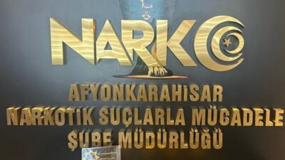 Afyonkarahisar İl Emniyet Müdürlüğü görevlilerince uygulama noktasında durdurulan bir otomobil