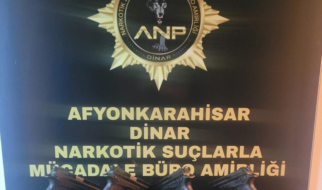 Afyonkarahisar İl Emniyet Müdürlüğü görevlileri, şüphe üzerine bir otomobili durdurdu.