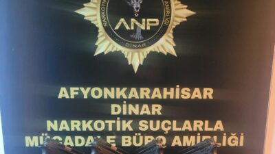 Afyonkarahisar İl Emniyet Müdürlüğü görevlileri, şüphe üzerine bir otomobili durdurdu.