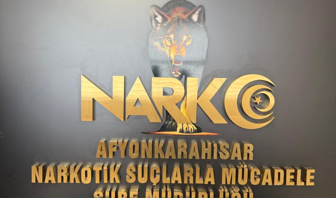 Afyonkarahisar İl Emniyet Müdürlüğü görevlileri tarafından uygulama noktasında çekici durduruldu.