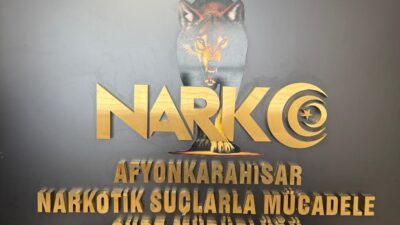 Afyonkarahisar İl Emniyet Müdürlüğü görevlileri tarafından uygulama noktasında çekici durduruldu.