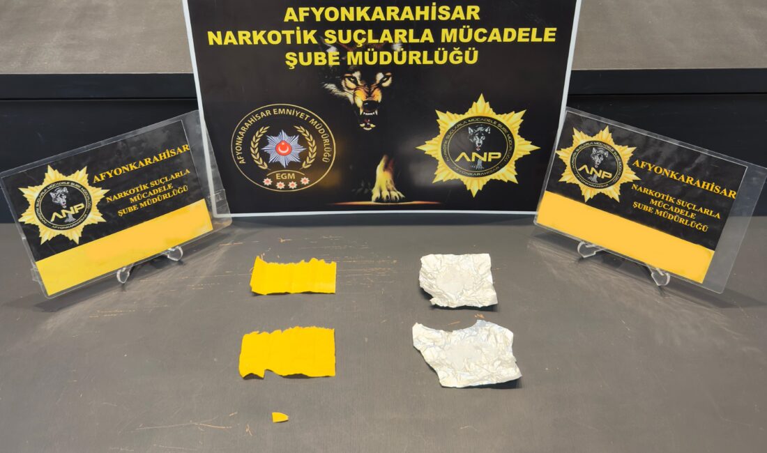 Afyonkarahisar İl Emniyet Müdürlüğü görevlilerince uygulama noktasında durdurulan bir otobüs