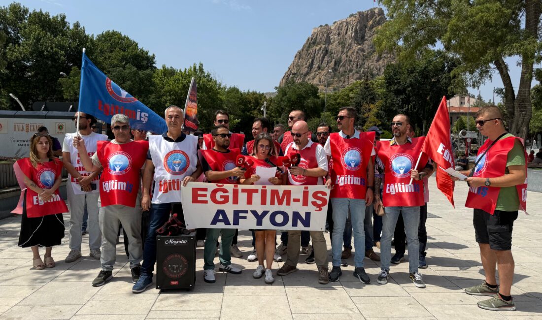 Varol: Kamu emekçisinin, geleceğini masa oyunlarına kurban ettirmeyiz Zafer Meydanı’nda 8. Dönem Toplu Sözleşme Görüşmelerine ilişkin basın açıklaması