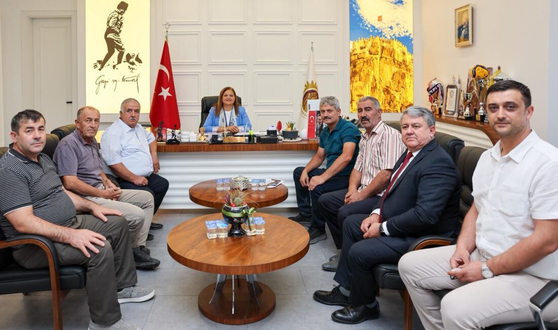 Afyonkarahisar İkinci Küçük Sanayi Sitesi Başkanı Halil Acar ve yönetim