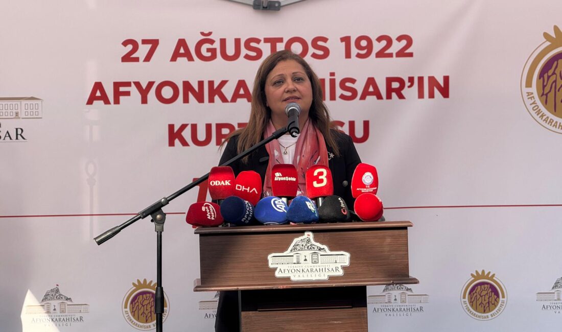 Afyonkarahisar’ın düşman işgalinden kurtuluşunun 103. yıl dönümü kapsamında düzenlenen yürüyüş