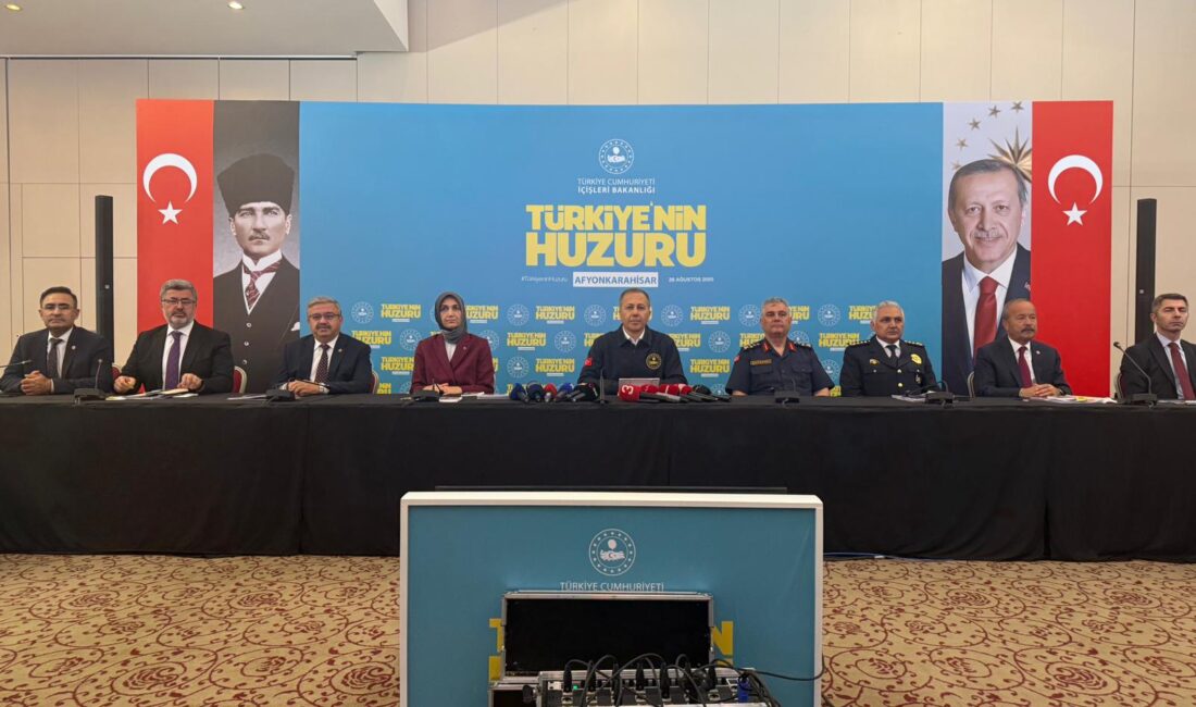 İçişleri Bakanı Ali Yerlikaya, “Türkiye'nin Huzuru” buluşmaları kapsamında Afyonkarahisar’a geldi.