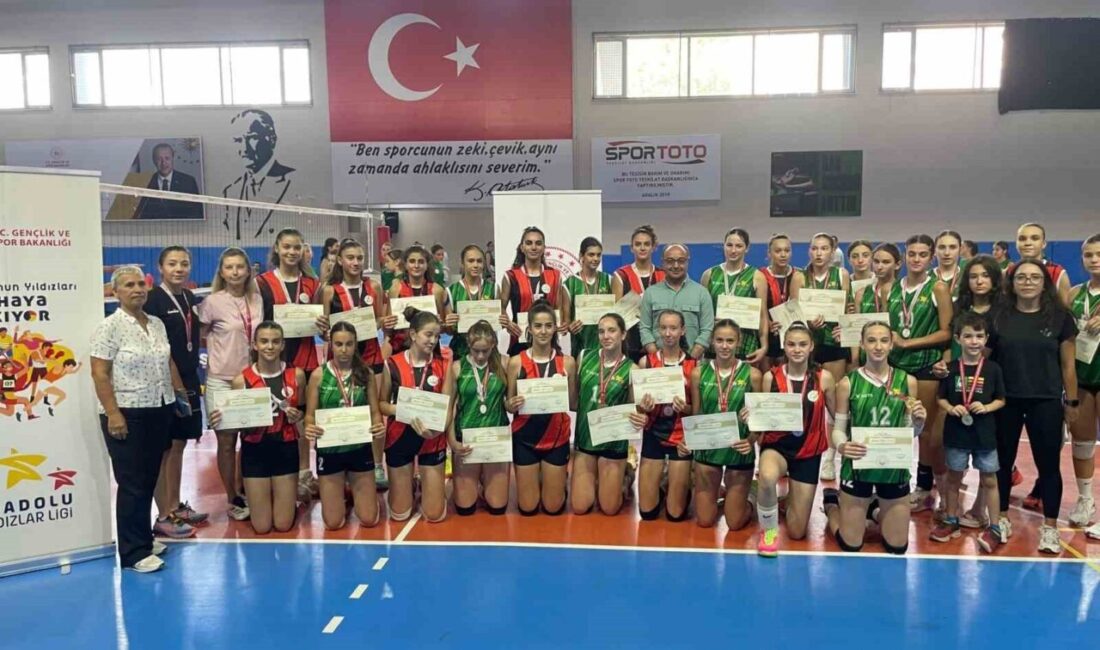 Eskişehir’de düzenlenen ANALİG Yarı Final müsabakalarında grubunu başarıyla tamamlayan kız
