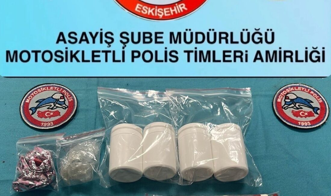 Eskişehir’de aracında yapılan aramalarda 210 adet sentetik ecza, 3 gram