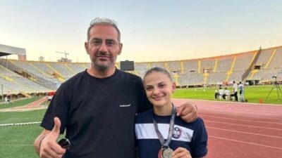 İzmir’de düzenlenen Büyükler Atletizm Türkiye Şampiyonası’nda Bilecikli sporcu Nur Arı,