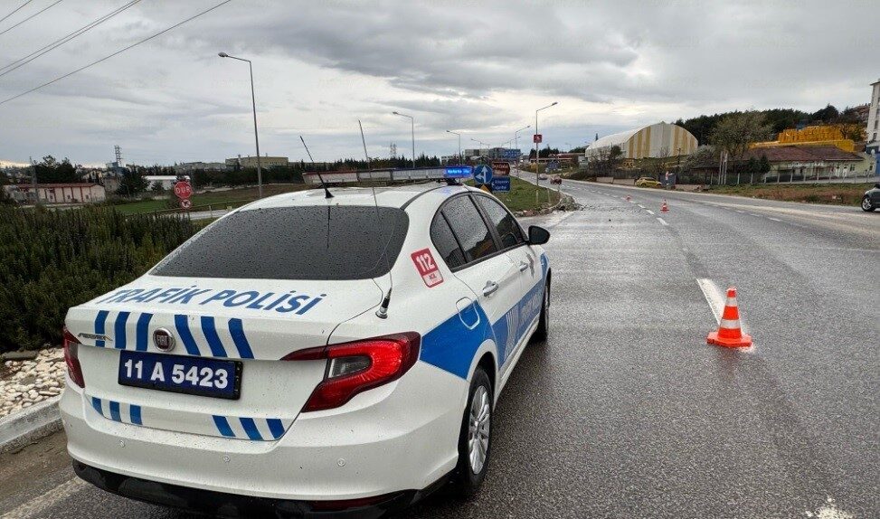 Bilecik’te meydana gelen trafik kazasında 2 kişi yaralandı. Kaza; Bilecik-Bursa-Yenişehir