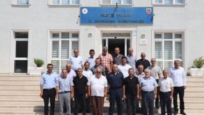 Bilecik Muhtarlar Derneği Başkanı İlhami Çınar ve beraberindeki mahalle ile