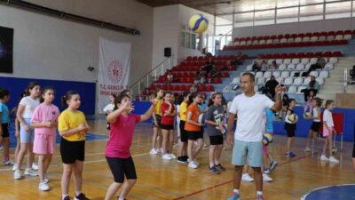 Bilecik Atatürk Spor Salonu’nda, GSB Yaz Spor Okulları kapsamında düzenlenen