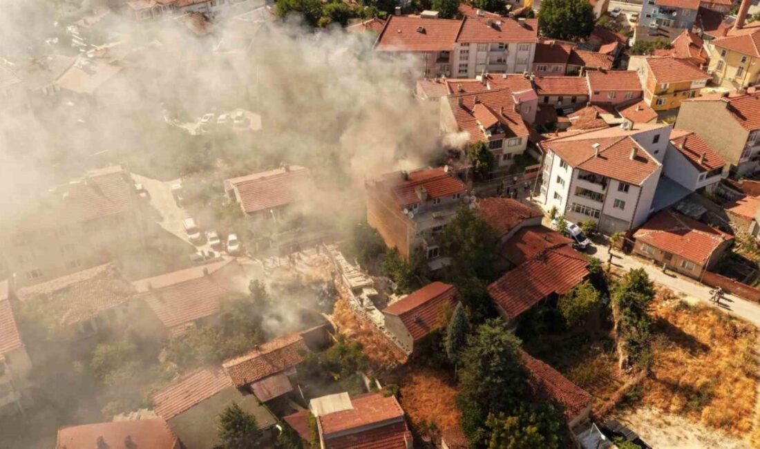 Bilecik’ in Bozüyük ilçesinde müstakil evde çıkan yangın itfaiye ekiplerinin