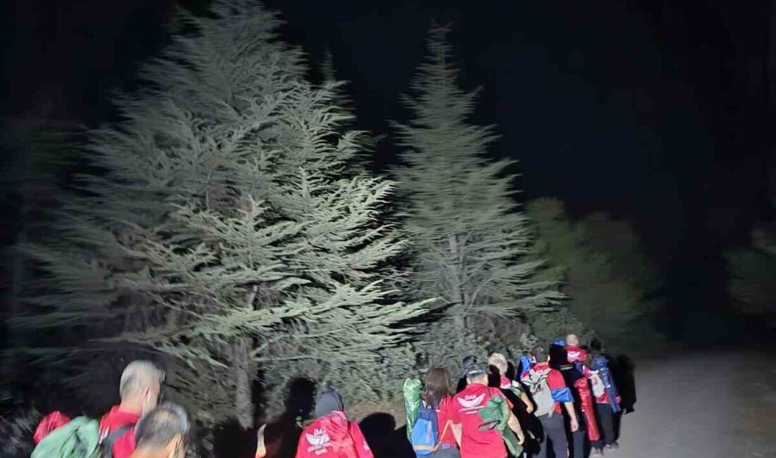 Dorlion Arama Kurtarma Ekibi, Eskişehir Kent Ormanı’nda düzenlediği gece yürüyüşüyle