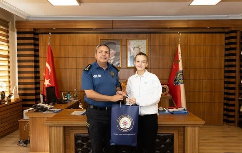Bilecik İl Emniyet Müdürü Hakan Yılmaz, antrenörü Fırat Bedir ve