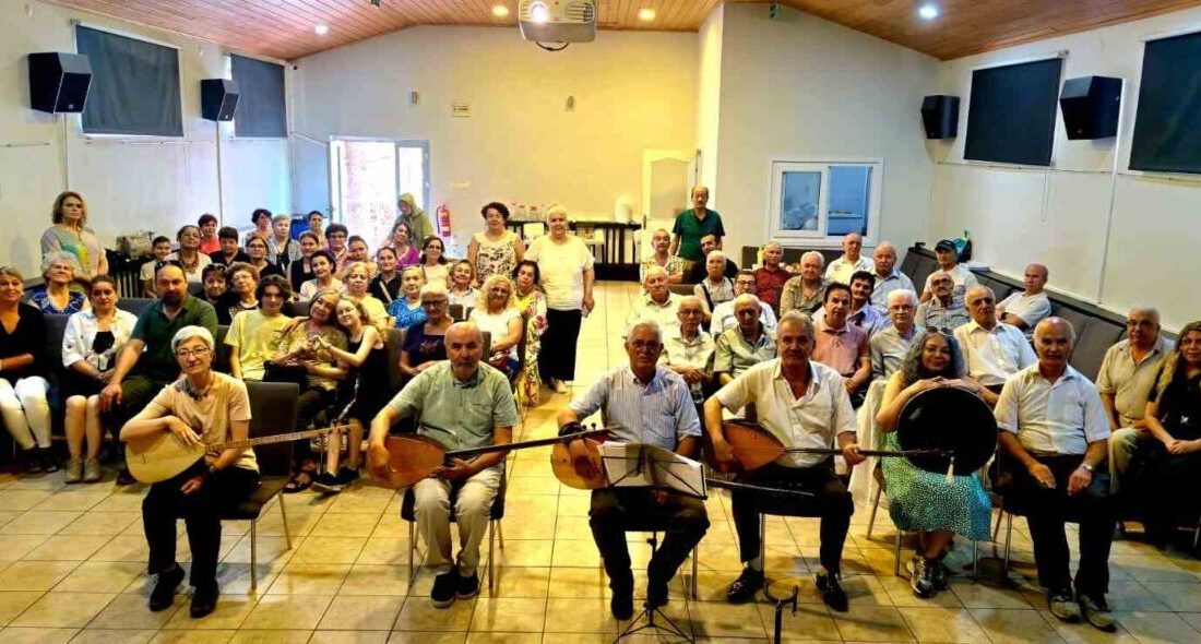 Eskişehir’de Meşk Derneği Korosu, sanatçı Ali Erdoğdu’yu türkülerle andı Eskişehir’de Meşk Derneği Korosu, halk müziğine gönül vermiş Eskişehirli sanatçı