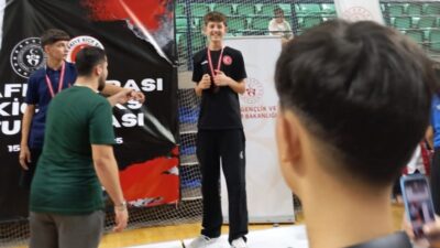 Kütahya’da 20 ilden 800’e yakın sporcunun katıldığı Zafer Kupası Kick