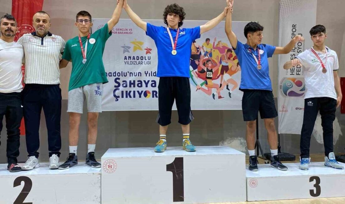 Eskişehirli sporcu, Uşak’ta düzenlenen Anadolu Yıldızlar Ligi Güreş Grup Şampiyonası’nda