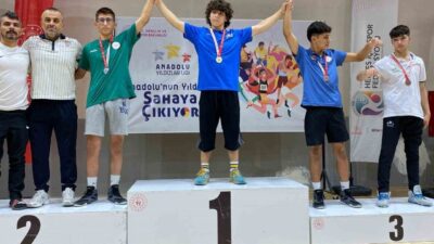 Eskişehirli sporcu, Uşak’ta düzenlenen Anadolu Yıldızlar Ligi Güreş Grup Şampiyonası’nda