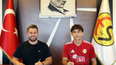 Eskişehirspor geçen sezon U19 takımında oynayan Ozan İsmail Cörüt ile
