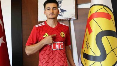 Eskişehirspor 22 yaşındaki sağ bek oyuncusu Emre Koskor ile anlaşma