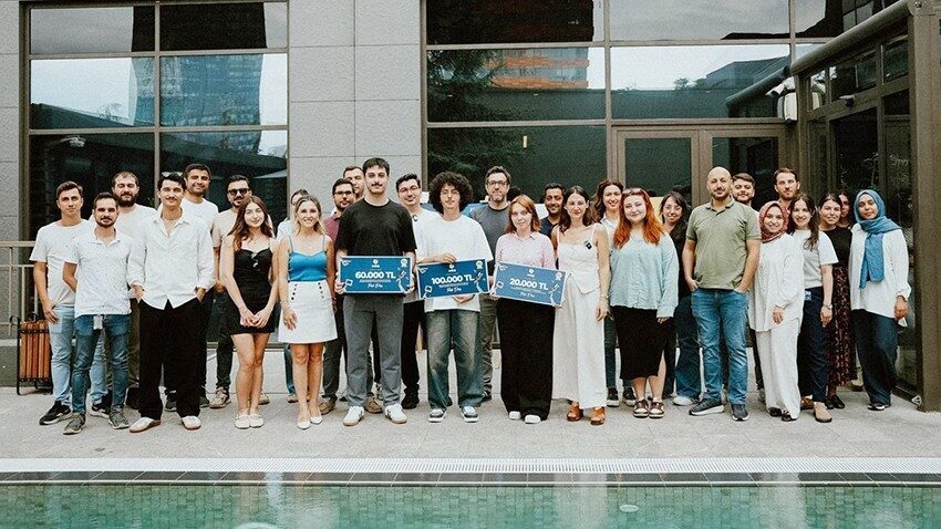 GSF öğrencisi Afiş Tasarım Yarışmasında ikincilik ödülü kazandı Türkiye genelinde düzenlenen afiş yarışmasında Anadolu Üniversitesi öğrencisi Ataer Koçak