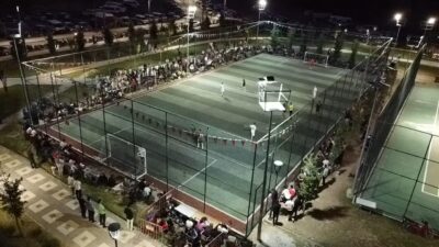 Afyonkarahisar’da düzenlenen Zafer Kupası futbol müsabakaları sırasında hakemin kararlarına tepki