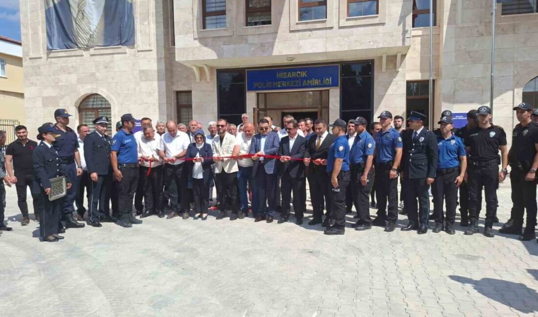 Hisarcık İlçe Emniyet Amirliği yeni hizmet binası törenle açıldı KÜTAHYA (İHA) – Kütahya’nın Hisarcık ilçesinde yapımı tamamlanan İlçe Emniyet