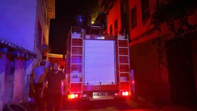 Kütahya’nın Hisarcık ilçesinde evin mutfağında çıkan yangın, itfaiye ekiplerinin zamanında