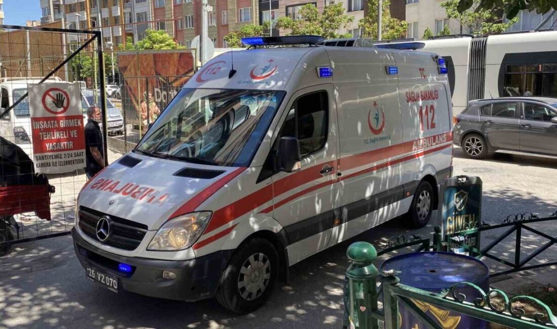 Eskişehir’de inşaattan düşerek yaralanan işçi hastaneye kaldırıldı. Olay, saat 12.00