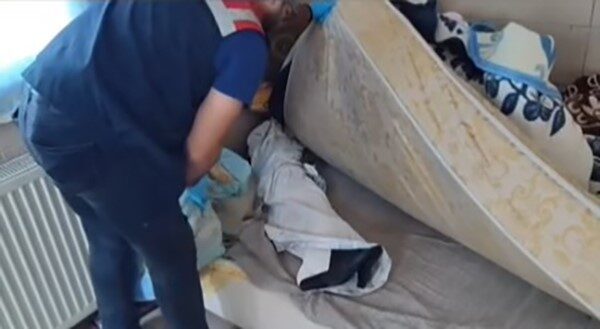 Isparta’da tefecilik operasyonu: 15 adet imzalı senet ele geçirildi Isparta Cumhuriyet Başsavcılığı koordinesinde Gönen ilçesinde tefecilik şüphesiyle gerçekleştirilen operasyonda