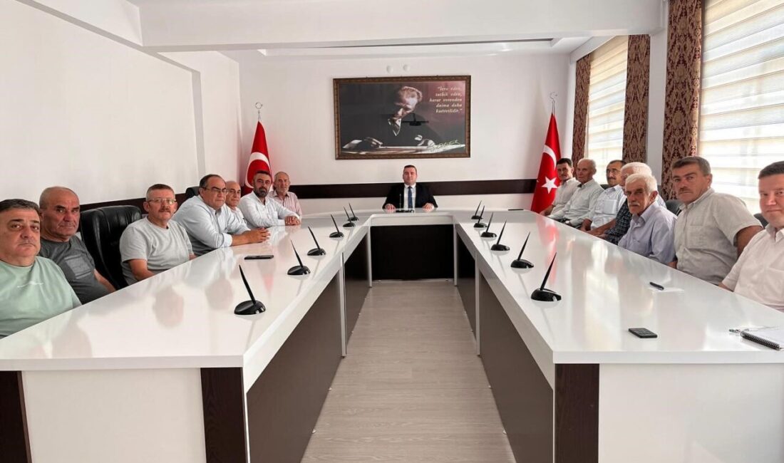 Bilecik’in İnhisar ilçesinde Kaymakam Mücahit Ünal, mahalle ve köy muhtarlarıyla