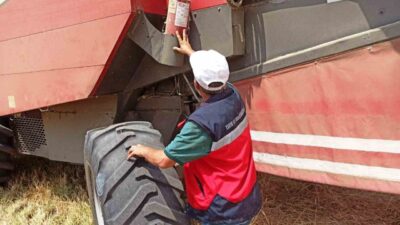 Kütahya merkez köylerinde hububat hasadı tüm hızıyla sürenken, İl Tarım