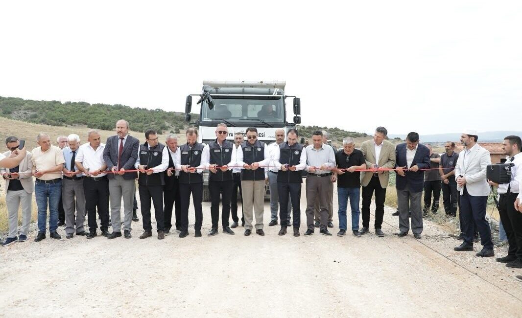Kütahya’da Kayıköy-Güzelyurt-Çavdarhisar bağlantı yolu hizmete sunuldu Kütahya’da Kayıköy-Güzelyurt-Çavdarhisar güzergâhındaki bağlantı yolunun sıcak asfaltla kaplanması tamamlanarak hizmete