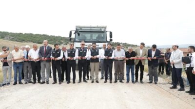 Kütahya’da Kayıköy-Güzelyurt-Çavdarhisar güzergâhındaki bağlantı yolunun sıcak asfaltla kaplanması tamamlanarak hizmete