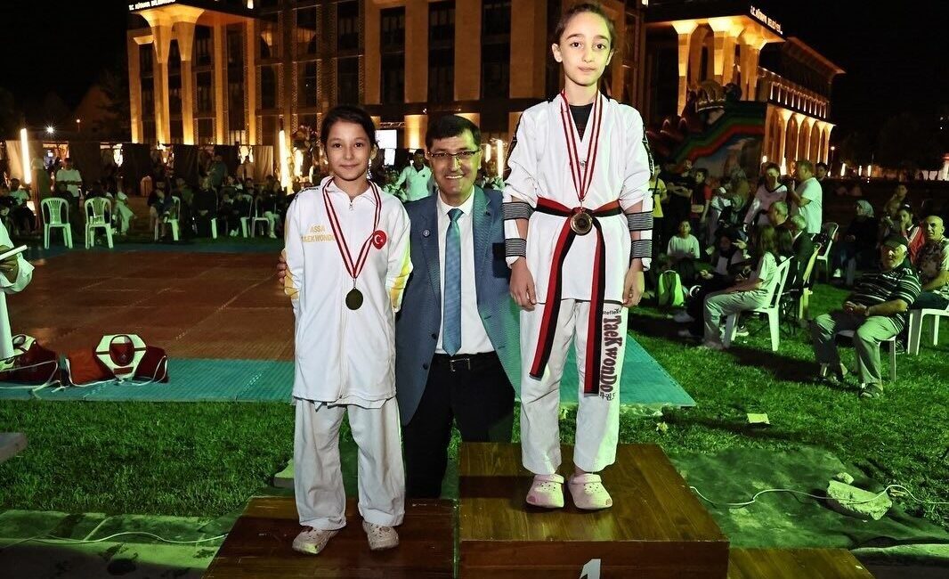 Kütahya’da Minikler Taekwondo Turnuvası renkli görüntülere sahne oldu Kütahya Belediyesi ile Taekwondo Kütahya İl Temsilciliği iş birliğinde düzenlenen