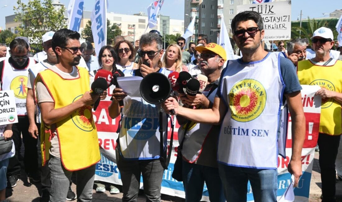 Memurlar iş bırakıp basın acıkması yaptı Zam görüşmelerinin sonuç vermemesi sonrası, Eskişehir’de memur ve kamu çalışanları