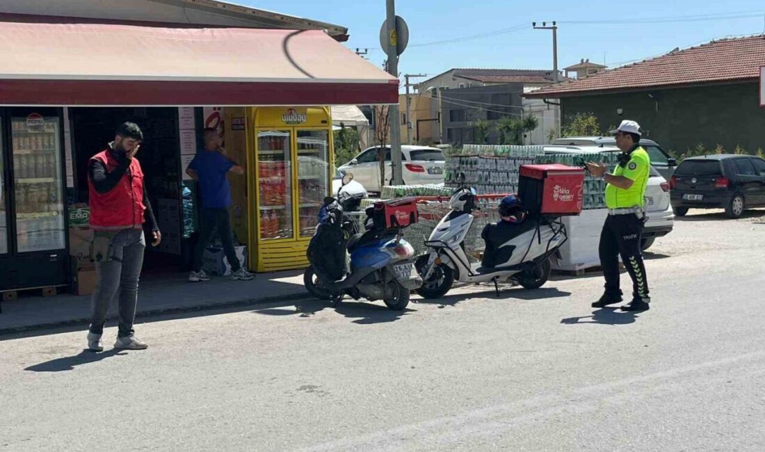 Eskişehir’de motosikletli kurye ve otomobilin çarpışması sonucunda meydana gelen trafik