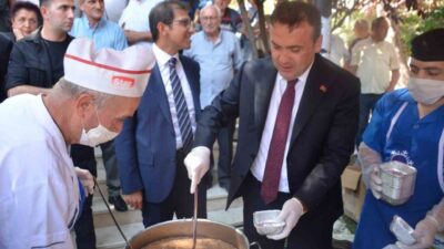 Bilecik’te 30 Ağustos Zafer Bayramı dolayısıyla bin 500 kişiye aşure
