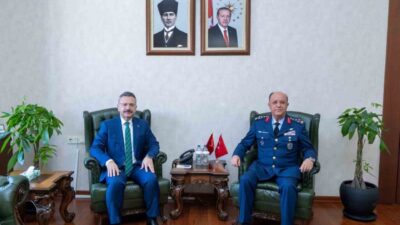 Hava Orgeneral İsmail Güneykaya, Eskişehir Valisi Hüseyin Aksoy’a veda ziyaretinde