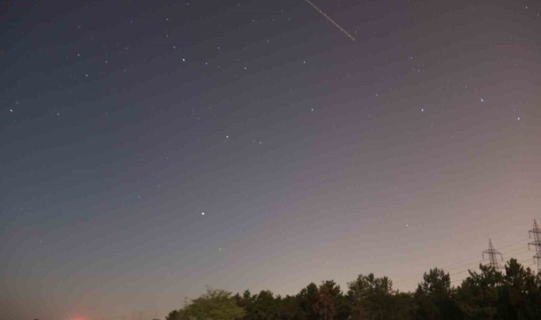 Eskişehir’de gözlenen perseid meteor yağmurunun gökyüzünde oluşturduğu muhteşem ışık gösterisi