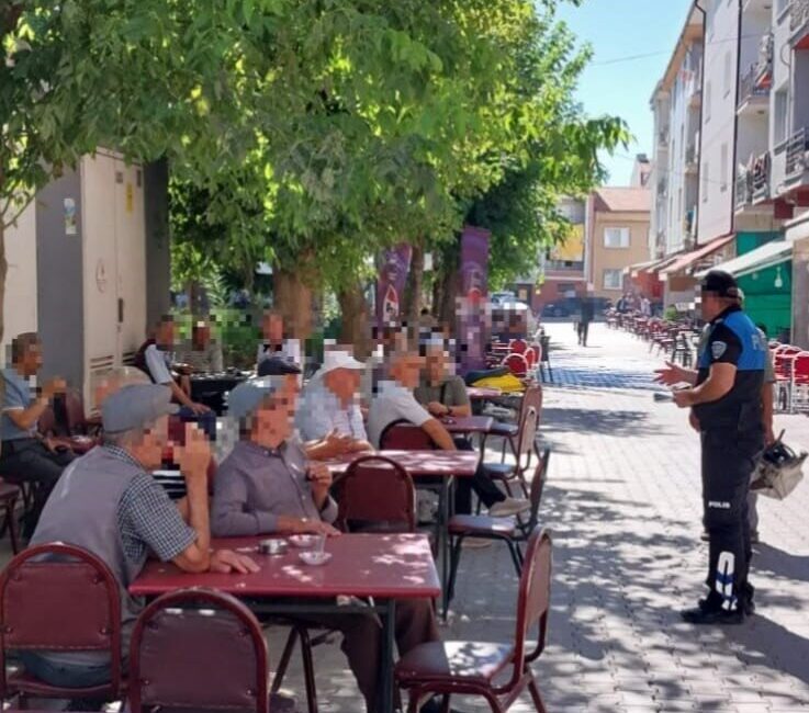 Eskişehir’de polis ekiplerince hırsızlık ve dolandırıcılık konuları ile ilgili vatandaşlara