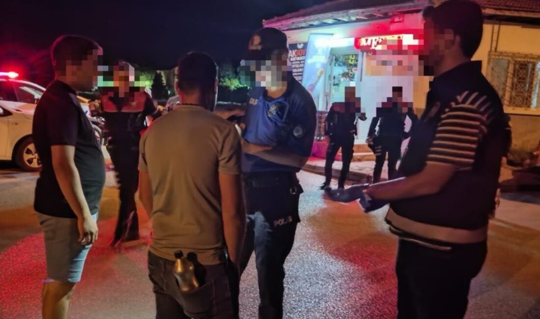 Eskişehir’de polis ekiplerince ildeki tüm parklarda uygulama gerçekleştirildi. Edinilen bilgilere