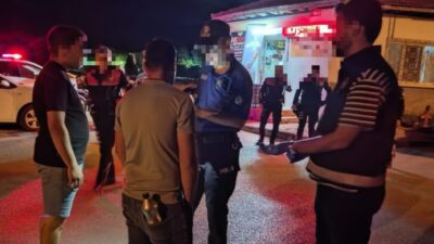 Eskişehir’de polis ekiplerince ildeki tüm parklarda uygulama gerçekleştirildi. Edinilen bilgilere
